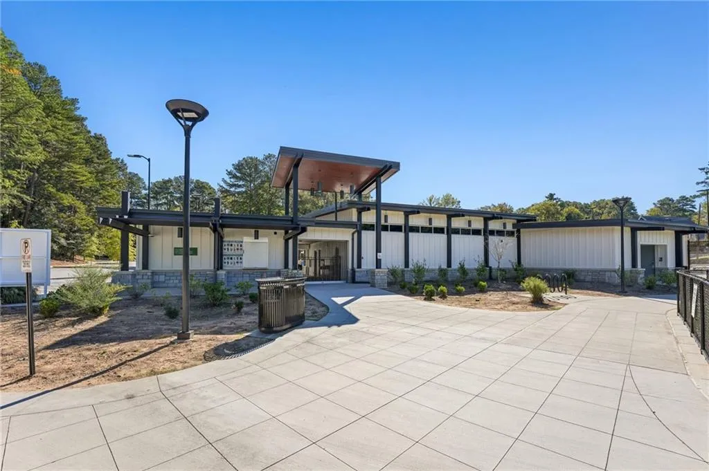 3236 Lynwood Drive Ne, Atlanta, Georgia 30319, 5 Bedrooms Bedrooms, ,4 BathroomsBathrooms,Residential,For Sale,3236 Lynwood Drive Ne,7663898