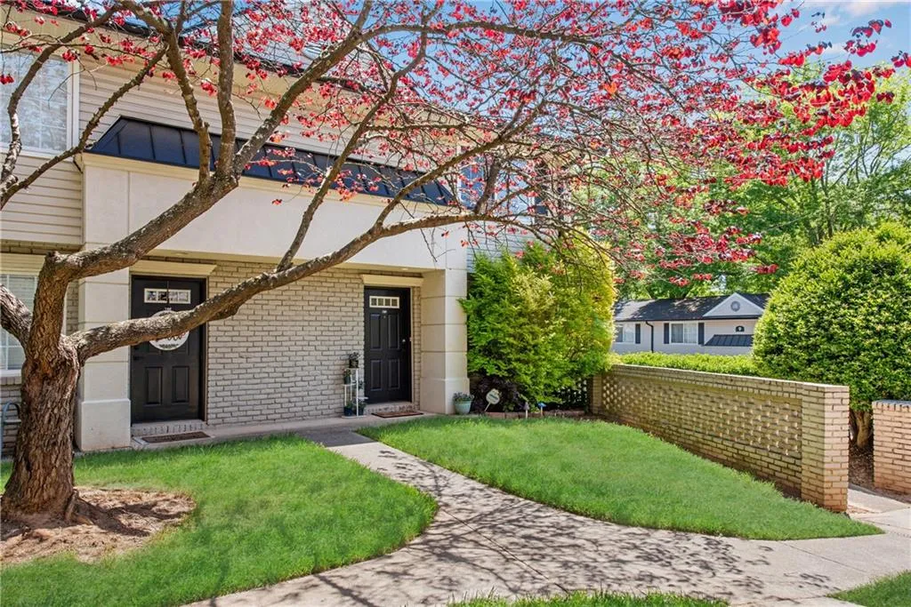 6940 Roswell Road Unit 18f, Atlanta, Georgia 30328, 3 Bedrooms Bedrooms, ,1 BathroomBathrooms,Residential,Sold,6940 Roswell Road Unit 18f,7370642