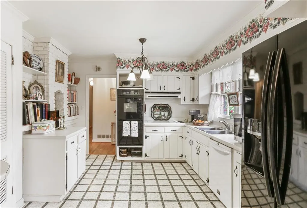 6748 Brandon Mill Road, Sandy Springs, Georgia 30328, 5 Bedrooms Bedrooms, ,3 BathroomsBathrooms,Residential,Sold,6748 Brandon Mill Road,6980328