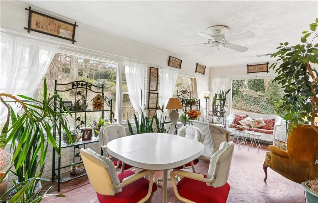 6748 Brandon Mill Road, Sandy Springs, Georgia 30328, 5 Bedrooms Bedrooms, ,3 BathroomsBathrooms,Residential,Sold,6748 Brandon Mill Road,6980328