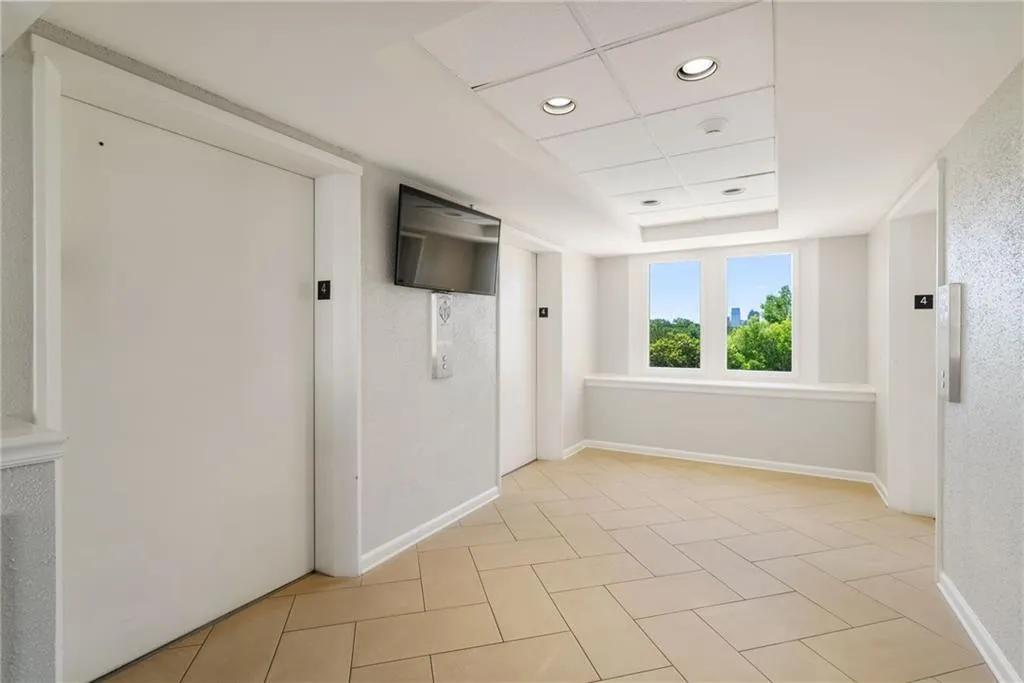 2479 Peachtree Road Ne Unit 412, Atlanta, Georgia 30305, 1 Bedroom Bedrooms, ,1 BathroomBathrooms,Residential,For Sale,2479 Peachtree Road Ne Unit 412,7676937