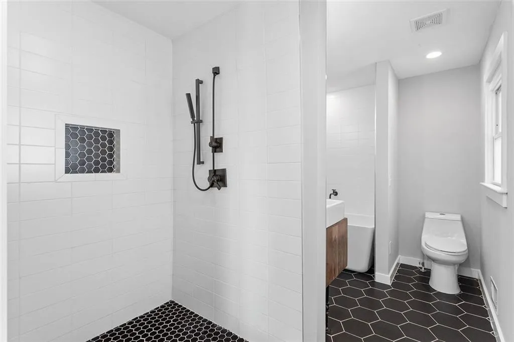 140 River Springs Drive, Sandy Springs, Georgia 30328, 5 Bedrooms Bedrooms, ,4 BathroomsBathrooms,Residential,Sold,140 River Springs Drive,7168713