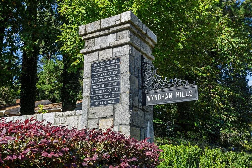 140 River Springs Drive, Sandy Springs, Georgia 30328, 5 Bedrooms Bedrooms, ,4 BathroomsBathrooms,Residential,Sold,140 River Springs Drive,7168713