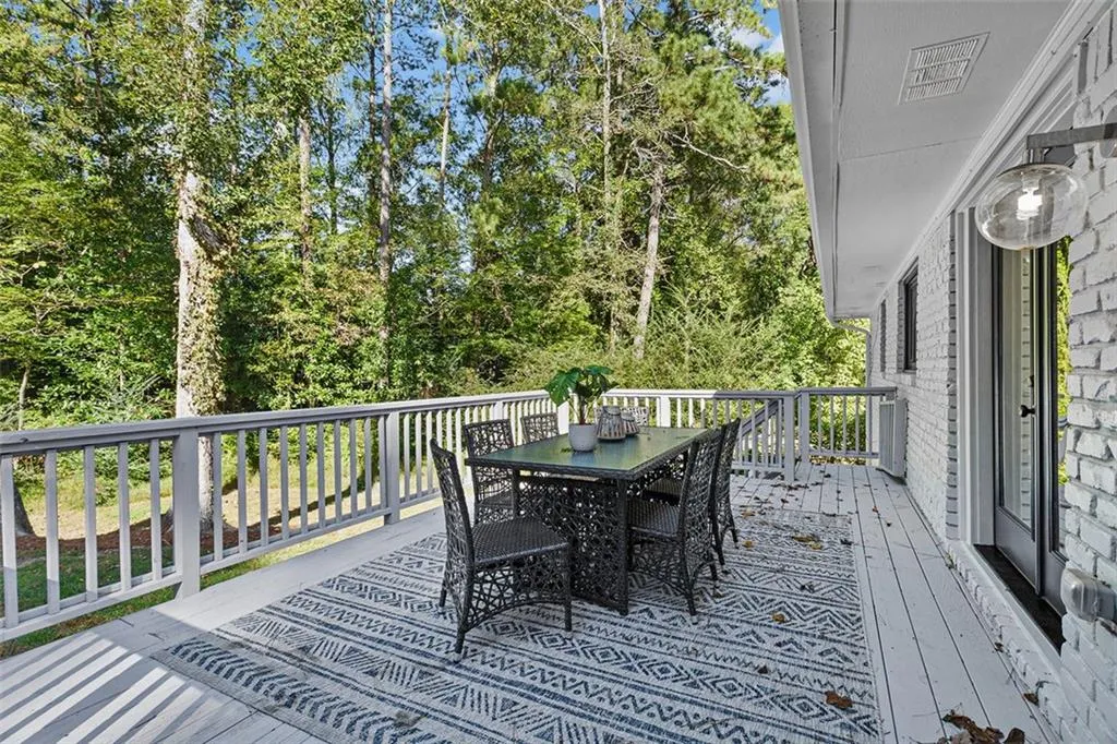 140 River Springs Drive, Sandy Springs, Georgia 30328, 5 Bedrooms Bedrooms, ,4 BathroomsBathrooms,Residential,Sold,140 River Springs Drive,7168713