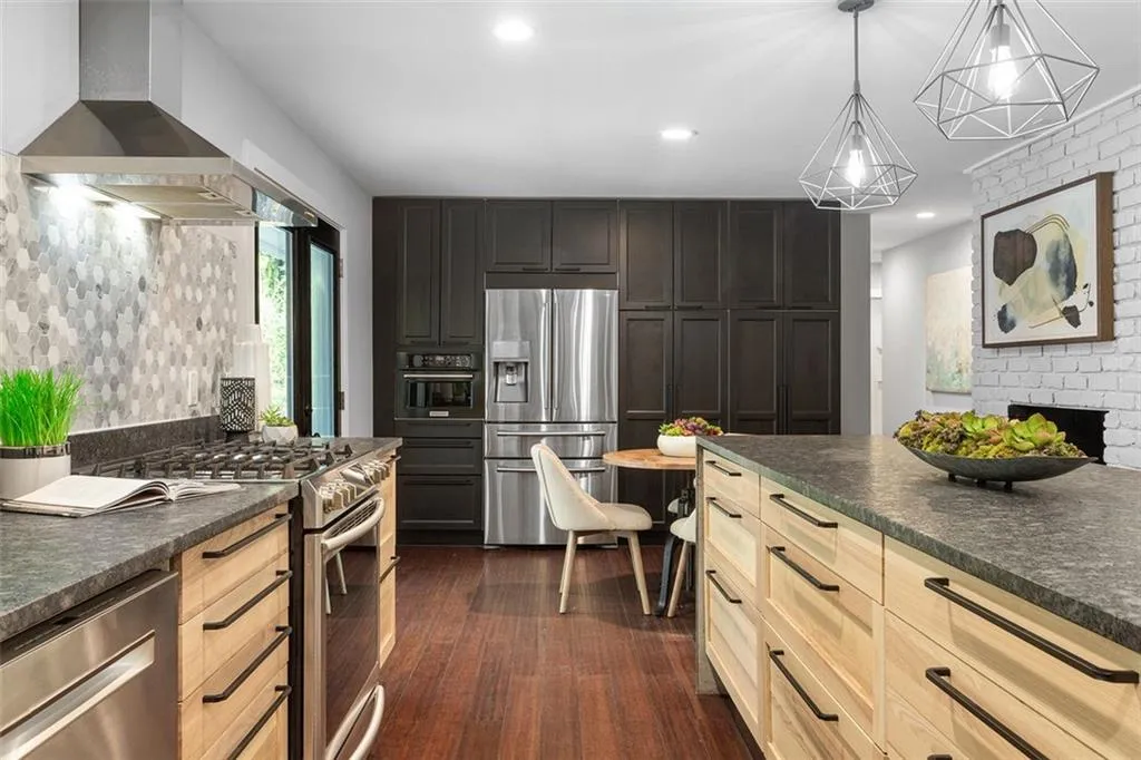 140 River Springs Drive, Sandy Springs, Georgia 30328, 5 Bedrooms Bedrooms, ,4 BathroomsBathrooms,Residential,Sold,140 River Springs Drive,7168713