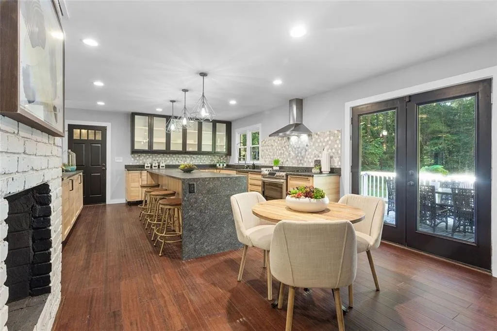 140 River Springs Drive, Sandy Springs, Georgia 30328, 5 Bedrooms Bedrooms, ,4 BathroomsBathrooms,Residential,Sold,140 River Springs Drive,7168713