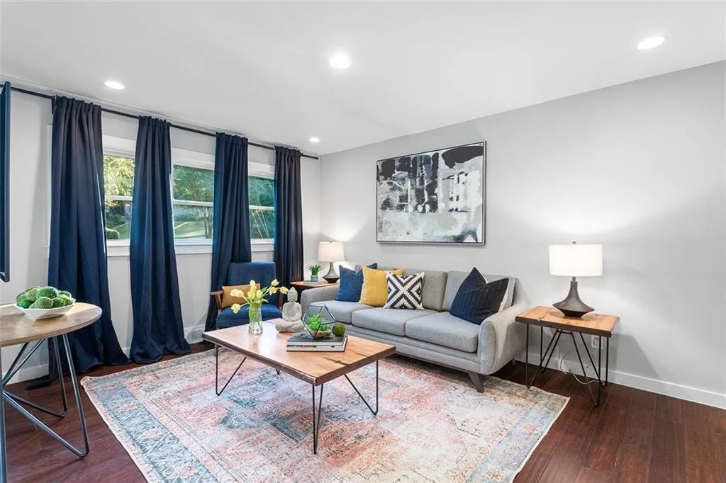 140 River Springs Drive, Sandy Springs, Georgia 30328, 5 Bedrooms Bedrooms, ,4 BathroomsBathrooms,Residential,Sold,140 River Springs Drive,7168713