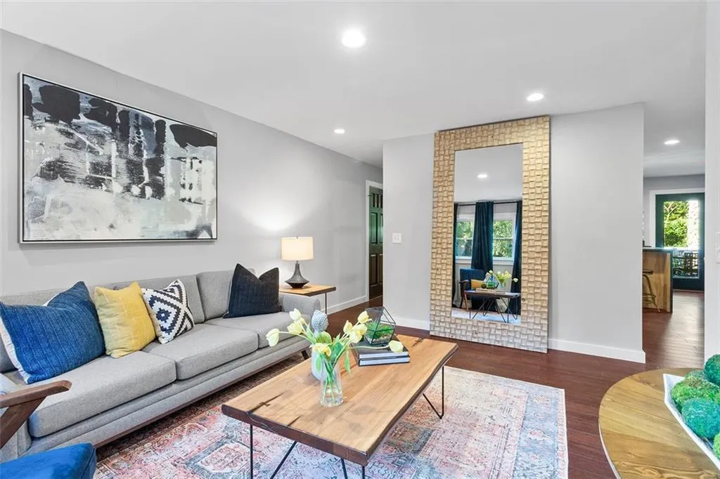 140 River Springs Drive, Sandy Springs, Georgia 30328, 5 Bedrooms Bedrooms, ,4 BathroomsBathrooms,Residential,Sold,140 River Springs Drive,7168713