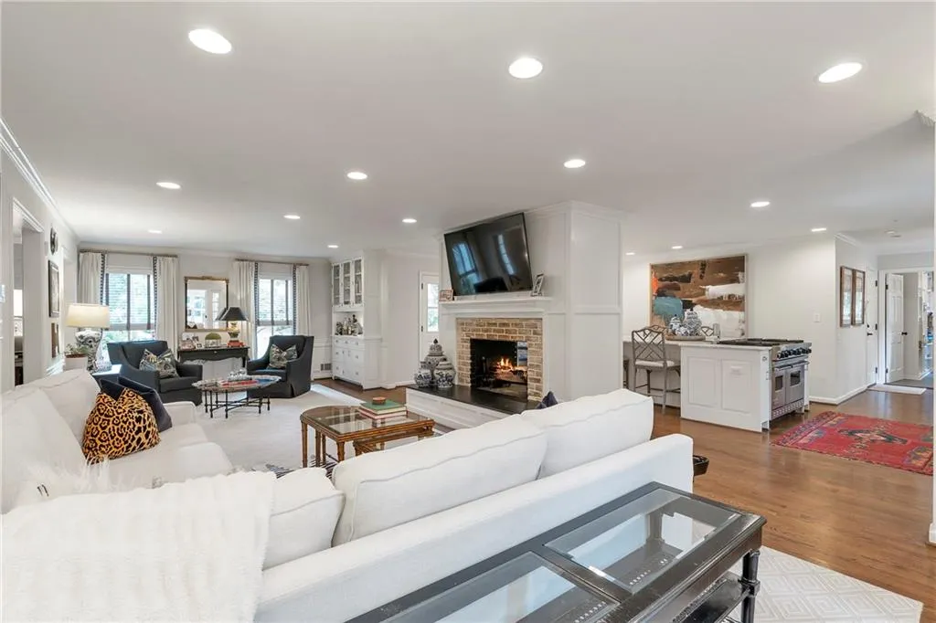 500 Tanacrest Circle, Atlanta, Georgia 30328, 4 Bedrooms Bedrooms, ,3 BathroomsBathrooms,Residential,For Sale,500 Tanacrest Circle,7658588