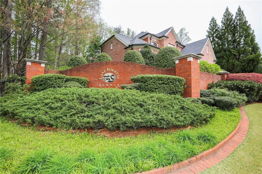 700 Lake Summit Drive, Atlanta, Georgia 30342, 6 Bedrooms Bedrooms, ,5 BathroomsBathrooms,Residential,Sold,700 Lake Summit Drive,5989066