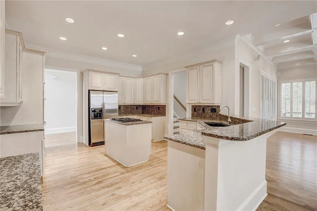 700 Lake Summit Drive, Atlanta, Georgia 30342, 6 Bedrooms Bedrooms, ,5 BathroomsBathrooms,Residential,Sold,700 Lake Summit Drive,5989066