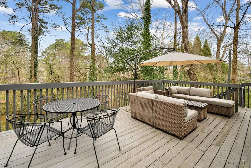 800 Starlight Drive, Atlanta, Georgia 30342, 4 Bedrooms Bedrooms, ,3 BathroomsBathrooms,Residential,Sold,800 Starlight Drive,6850433