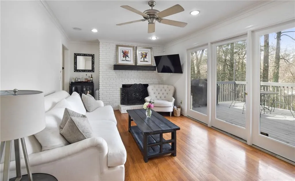 800 Starlight Drive, Atlanta, Georgia 30342, 4 Bedrooms Bedrooms, ,3 BathroomsBathrooms,Residential,Sold,800 Starlight Drive,6850433