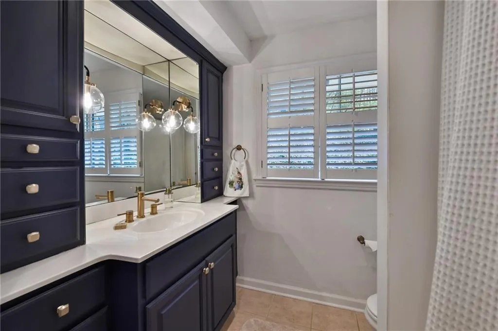 800 Starlight Drive, Atlanta, Georgia 30342, 4 Bedrooms Bedrooms, ,3 BathroomsBathrooms,Residential,Sold,800 Starlight Drive,6850433