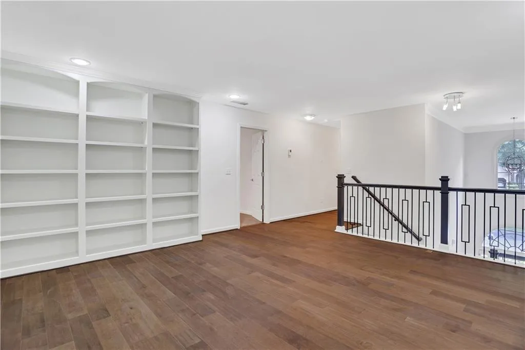 990 Lancaster Walk, Sandy Springs, Georgia 30328, 4 Bedrooms Bedrooms, ,3 BathroomsBathrooms,Residential,Sold,990 Lancaster Walk,7082727