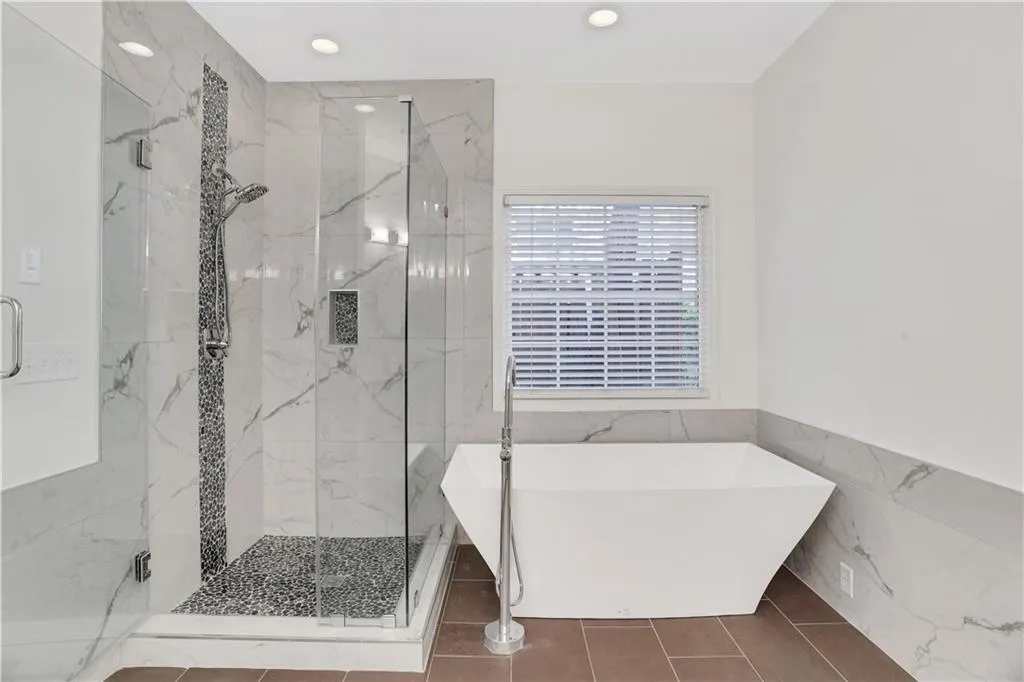 990 Lancaster Walk, Sandy Springs, Georgia 30328, 4 Bedrooms Bedrooms, ,3 BathroomsBathrooms,Residential,Sold,990 Lancaster Walk,7082727