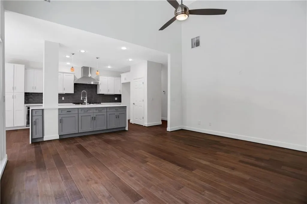990 Lancaster Walk, Sandy Springs, Georgia 30328, 4 Bedrooms Bedrooms, ,3 BathroomsBathrooms,Residential,Sold,990 Lancaster Walk,7082727