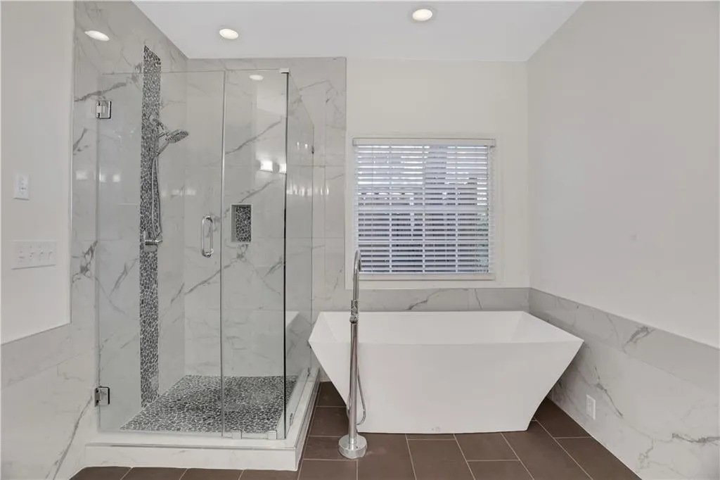 990 Lancaster Walk, Sandy Springs, Georgia 30328, 4 Bedrooms Bedrooms, ,3 BathroomsBathrooms,Residential,Sold,990 Lancaster Walk,7082727