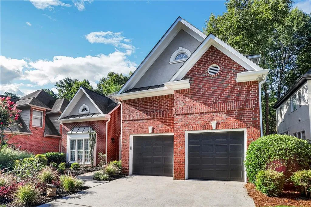 990 Lancaster Walk, Sandy Springs, Georgia 30328, 4 Bedrooms Bedrooms, ,3 BathroomsBathrooms,Residential,Sold,990 Lancaster Walk,7082727