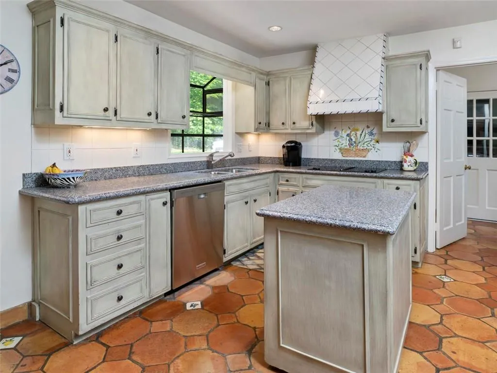 495 Clipper Trail, Sandy Springs, Georgia 30328, 4 Bedrooms Bedrooms, ,2 BathroomsBathrooms,Residential,Sold,495 Clipper Trail,6546303