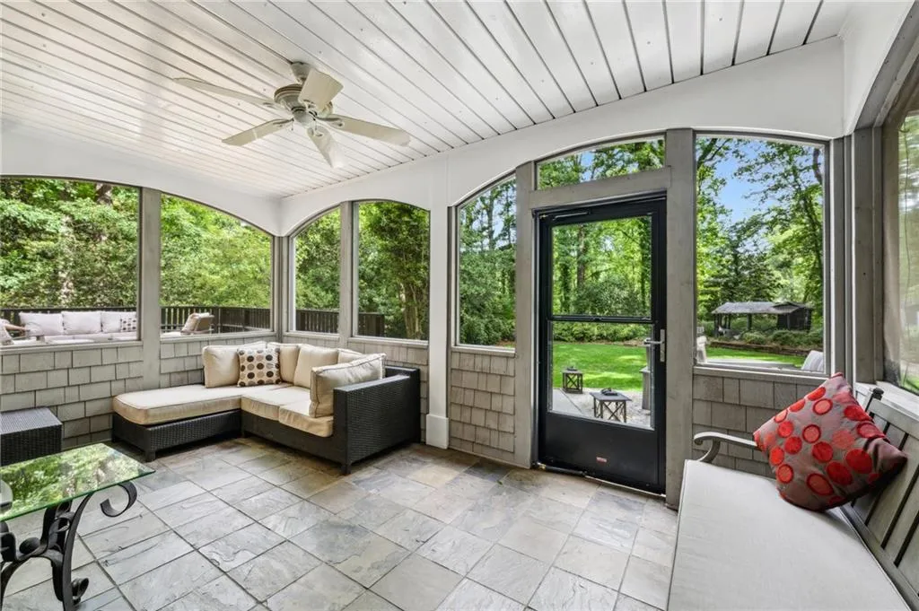 Terrace level screen porch