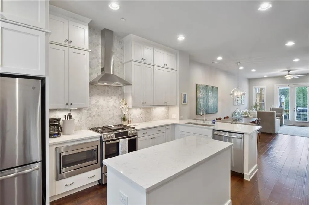 4241 Deming Circle, Sandy Springs, Georgia 30342, 2 Bedrooms Bedrooms, ,2 BathroomsBathrooms,Residential,Sold,4241 Deming Circle,6787232