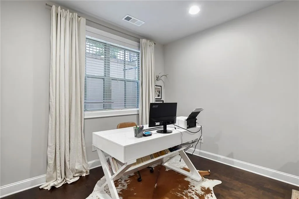 4241 Deming Circle, Sandy Springs, Georgia 30342, 2 Bedrooms Bedrooms, ,2 BathroomsBathrooms,Residential,Sold,4241 Deming Circle,6787232