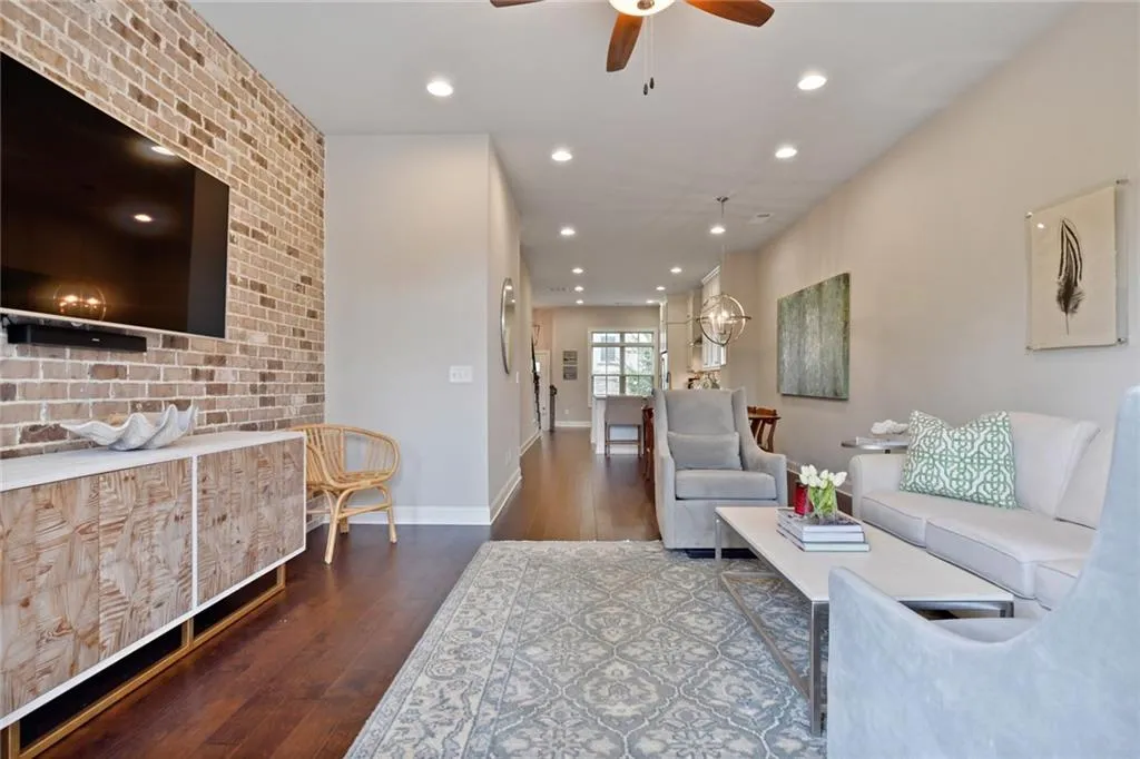 4241 Deming Circle, Sandy Springs, Georgia 30342, 2 Bedrooms Bedrooms, ,2 BathroomsBathrooms,Residential,Sold,4241 Deming Circle,6787232
