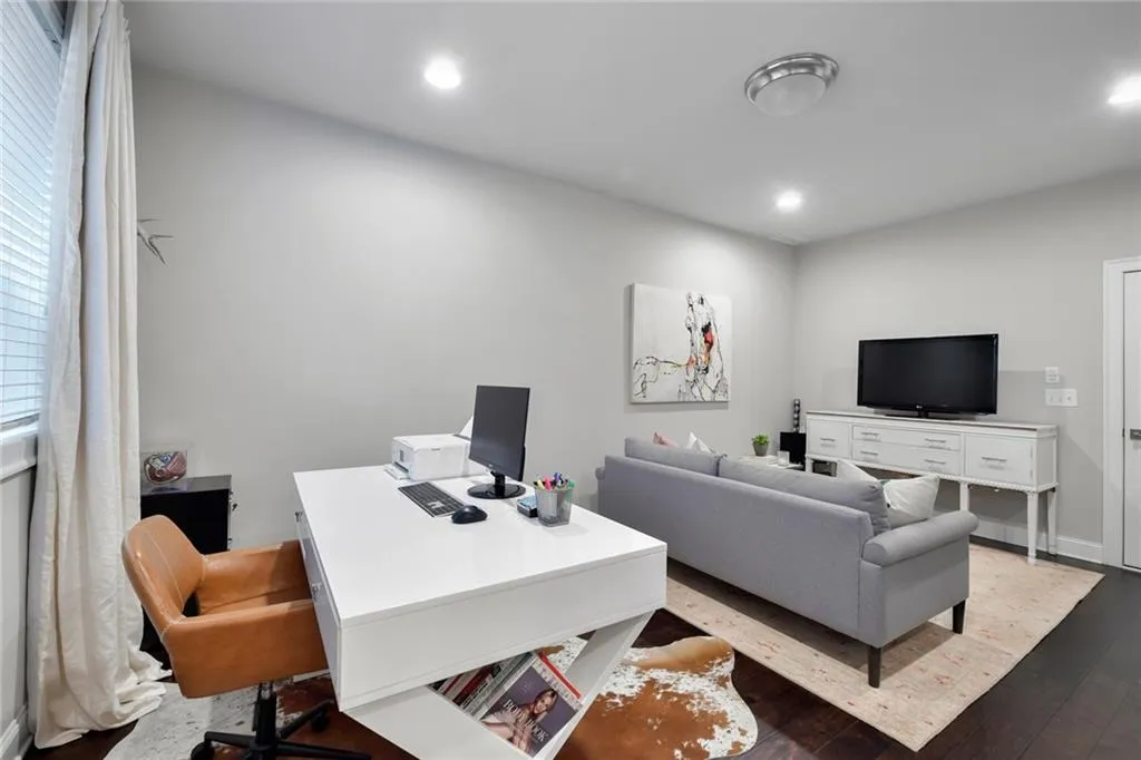 4241 Deming Circle, Sandy Springs, Georgia 30342, 2 Bedrooms Bedrooms, ,2 BathroomsBathrooms,Residential,Sold,4241 Deming Circle,6787232