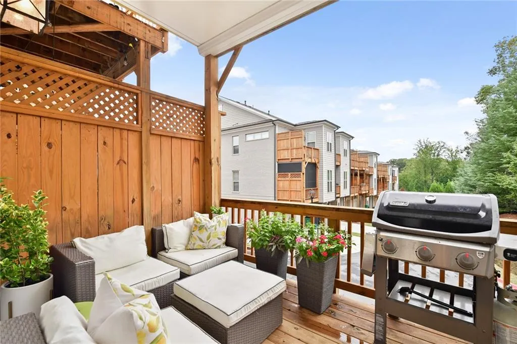 4241 Deming Circle, Sandy Springs, Georgia 30342, 2 Bedrooms Bedrooms, ,2 BathroomsBathrooms,Residential,Sold,4241 Deming Circle,6787232