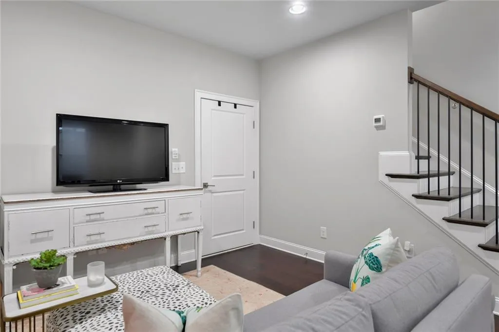 4241 Deming Circle, Sandy Springs, Georgia 30342, 2 Bedrooms Bedrooms, ,2 BathroomsBathrooms,Residential,Sold,4241 Deming Circle,6787232