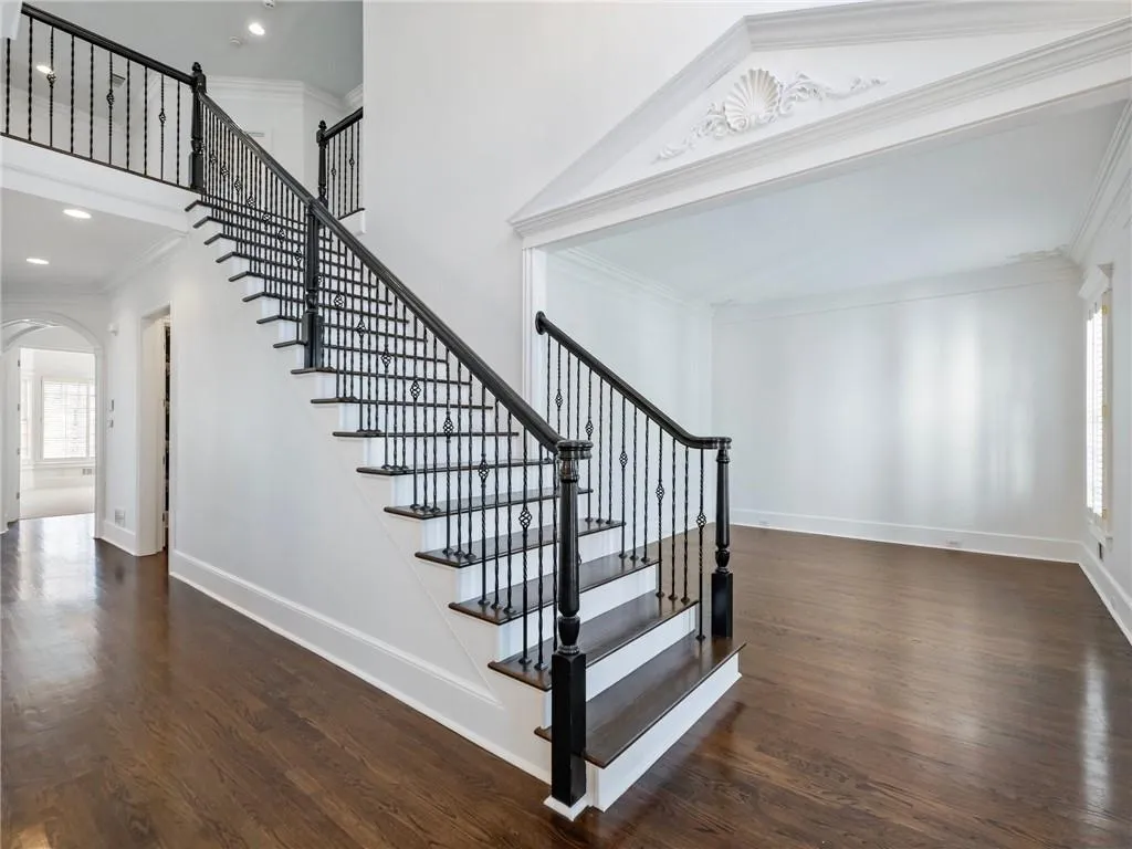 Foyer to second floor.