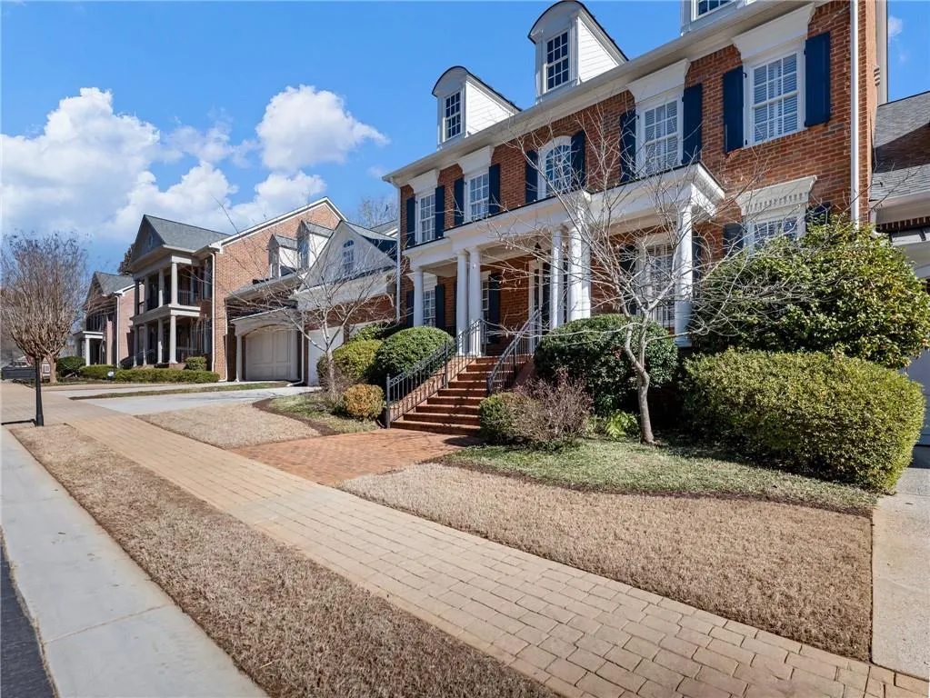 335 Enclave Circle, Atlanta, Georgia 30342, 5 Bedrooms Bedrooms, ,3 BathroomsBathrooms,Residential,Sold,335 Enclave Circle,7513473