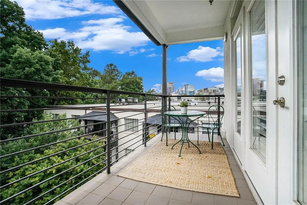 3655 Peachtree Road Ne Unit 401, Atlanta, Georgia 30319, 2 Bedrooms Bedrooms, ,2 BathroomsBathrooms,Residential,For Sale,3655 Peachtree Road Ne Unit 401,7617156