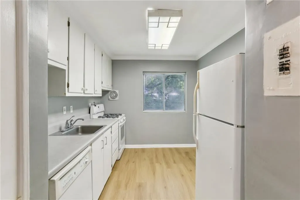 91 Rumson Road Ne Unit B25, Atlanta, Georgia 30305, 1 Bedroom Bedrooms, ,1 BathroomBathrooms,Residential,For Sale,91 Rumson Road Ne Unit B25,7582007
