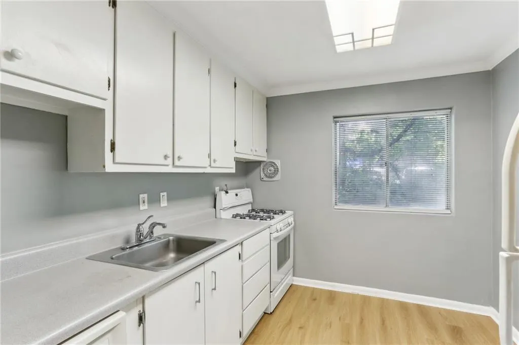 91 Rumson Road Ne Unit B25, Atlanta, Georgia 30305, 1 Bedroom Bedrooms, ,1 BathroomBathrooms,Residential,For Sale,91 Rumson Road Ne Unit B25,7582007