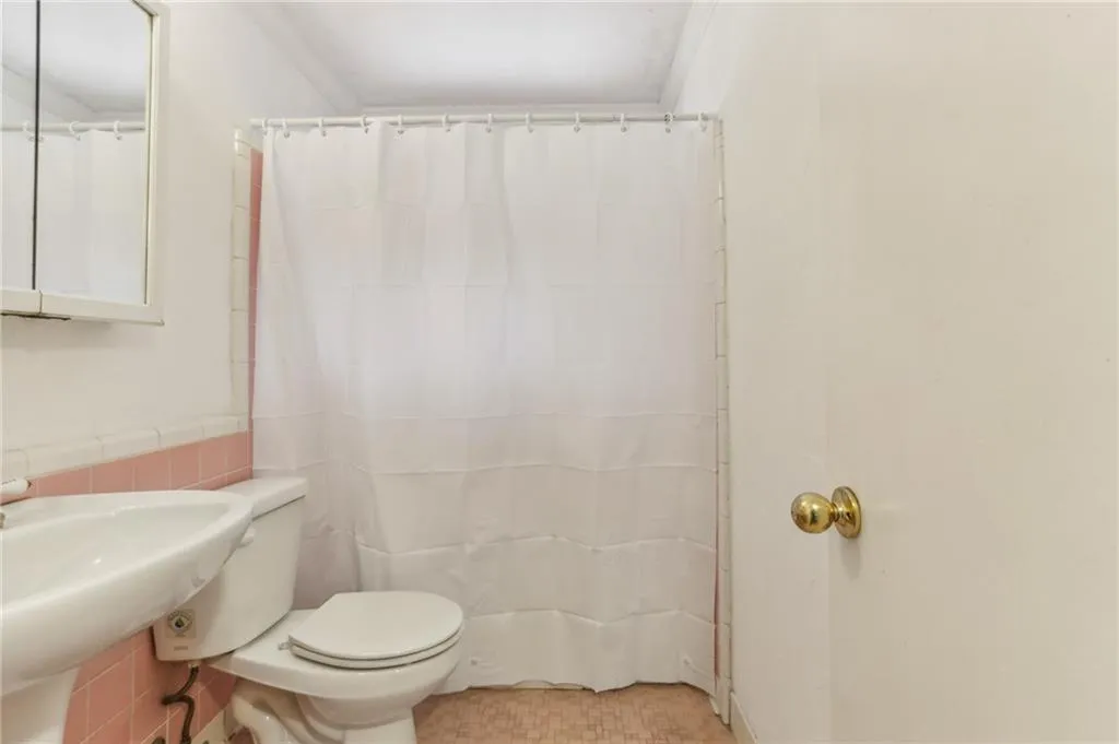91 Rumson Road Ne Unit B25, Atlanta, Georgia 30305, 1 Bedroom Bedrooms, ,1 BathroomBathrooms,Residential,For Sale,91 Rumson Road Ne Unit B25,7582007