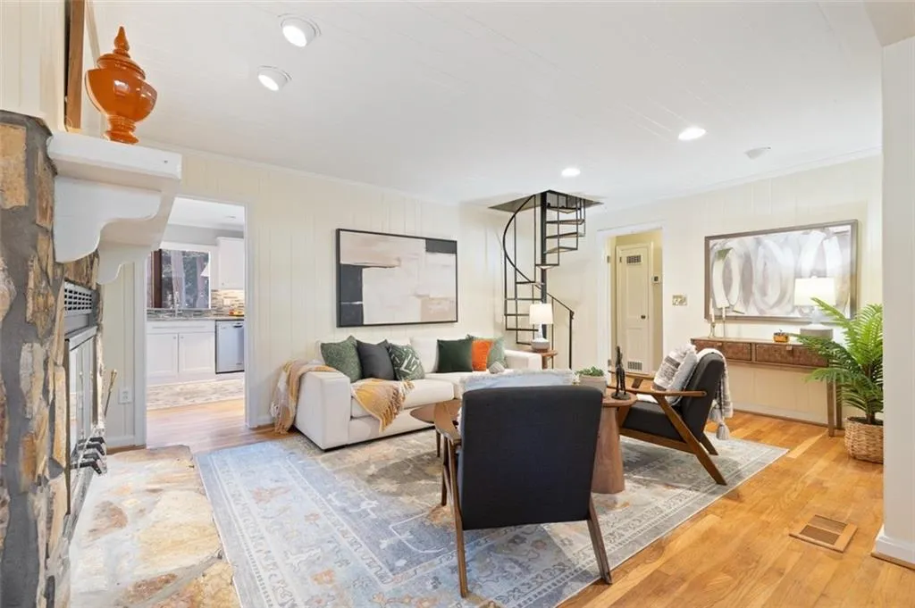 1137 Kingsley Circle Ne, Atlanta, Georgia 30324, 3 Bedrooms Bedrooms, 0 ,2 BathroomsBathrooms,Residential,For Sale,1137 Kingsley Circle Ne,7855342