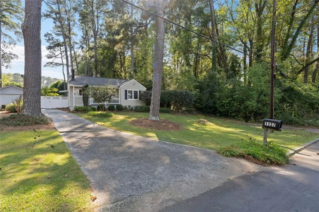 1137 Kingsley Circle Ne, Atlanta, Georgia 30324, 3 Bedrooms Bedrooms, 0 ,2 BathroomsBathrooms,Residential,For Sale,1137 Kingsley Circle Ne,7855342