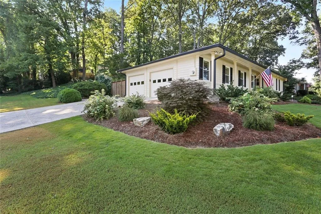 4689 High Point Road, Sandy Springs, Georgia 30342, 3 Bedrooms Bedrooms, ,2 BathroomsBathrooms,Residential,Sold,4689 High Point Road,6752417