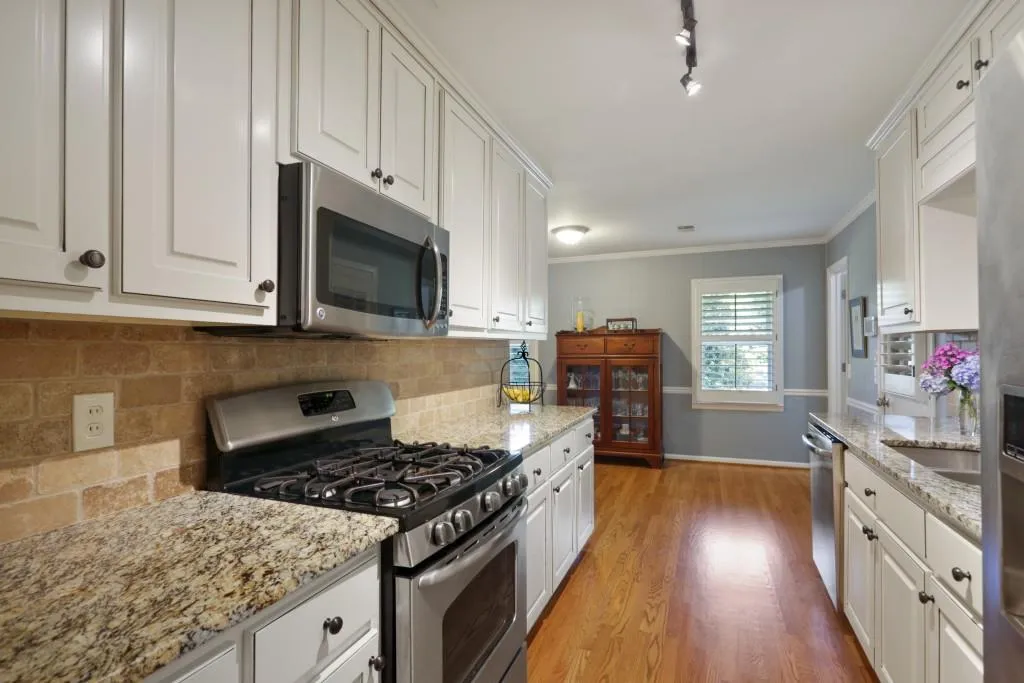 4689 High Point Road, Sandy Springs, Georgia 30342, 3 Bedrooms Bedrooms, ,2 BathroomsBathrooms,Residential,Sold,4689 High Point Road,6752417
