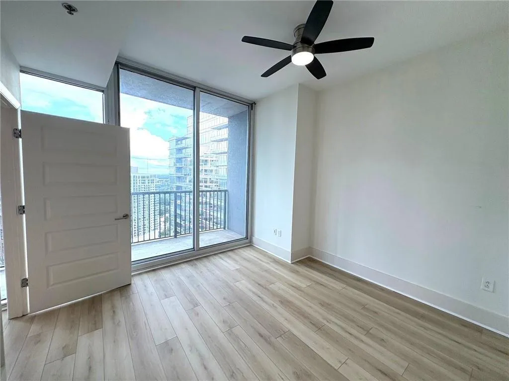 Floor to Ceiling Glass windowa