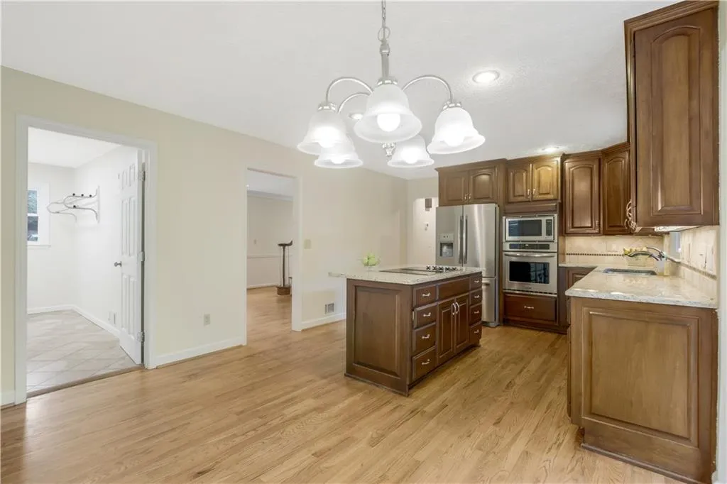 6785 Hunters Trace Circle, Sandy Springs, Georgia 30328, 5 Bedrooms Bedrooms, ,3 BathroomsBathrooms,Residential,Sold,6785 Hunters Trace Circle,6780611