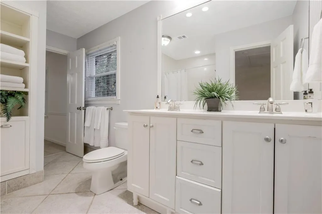 6785 Hunters Trace Circle, Sandy Springs, Georgia 30328, 5 Bedrooms Bedrooms, ,3 BathroomsBathrooms,Residential,Sold,6785 Hunters Trace Circle,6780611