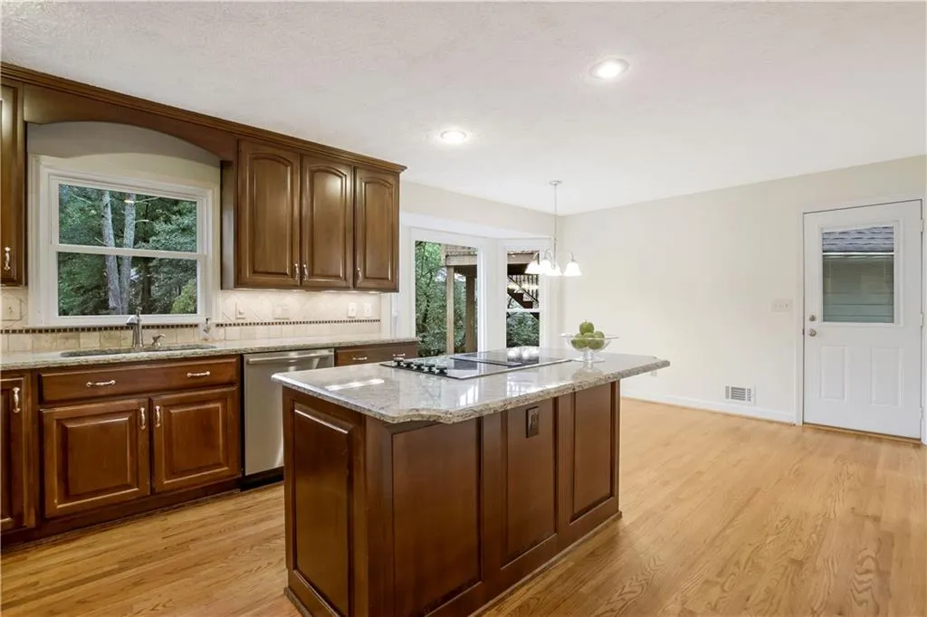 6785 Hunters Trace Circle, Sandy Springs, Georgia 30328, 5 Bedrooms Bedrooms, ,3 BathroomsBathrooms,Residential,Sold,6785 Hunters Trace Circle,6780611