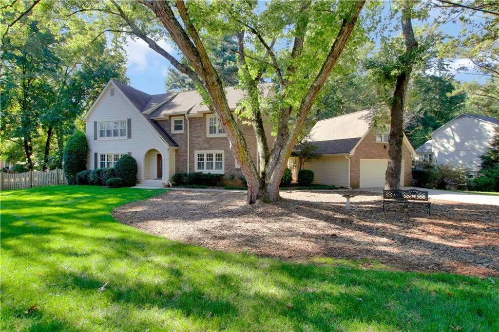 6785 Hunters Trace Circle, Sandy Springs, Georgia 30328, 5 Bedrooms Bedrooms, ,3 BathroomsBathrooms,Residential,Sold,6785 Hunters Trace Circle,6780611