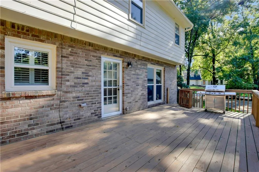 6785 Hunters Trace Circle, Sandy Springs, Georgia 30328, 5 Bedrooms Bedrooms, ,3 BathroomsBathrooms,Residential,Sold,6785 Hunters Trace Circle,6780611