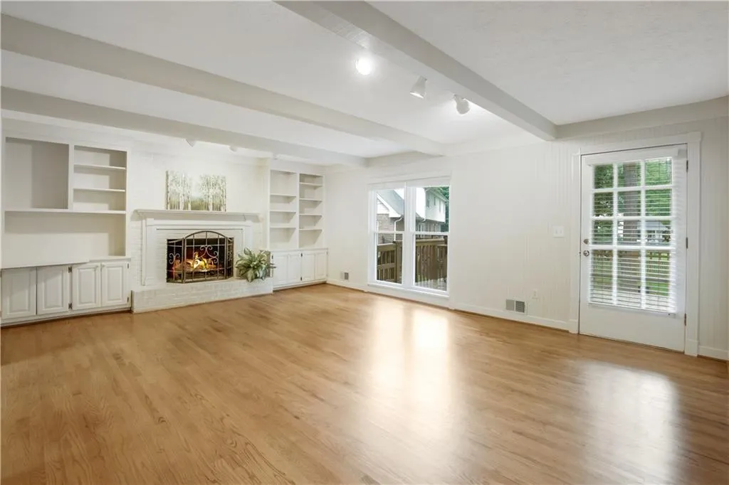 6785 Hunters Trace Circle, Sandy Springs, Georgia 30328, 5 Bedrooms Bedrooms, ,3 BathroomsBathrooms,Residential,Sold,6785 Hunters Trace Circle,6780611