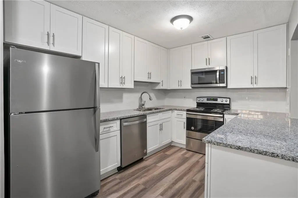 325 Winding River Drive Unit F, Sandy Springs, Georgia 30350, 2 Bedrooms Bedrooms, ,2 BathroomsBathrooms,Residential,Sold,325 Winding River Drive Unit F,6969721