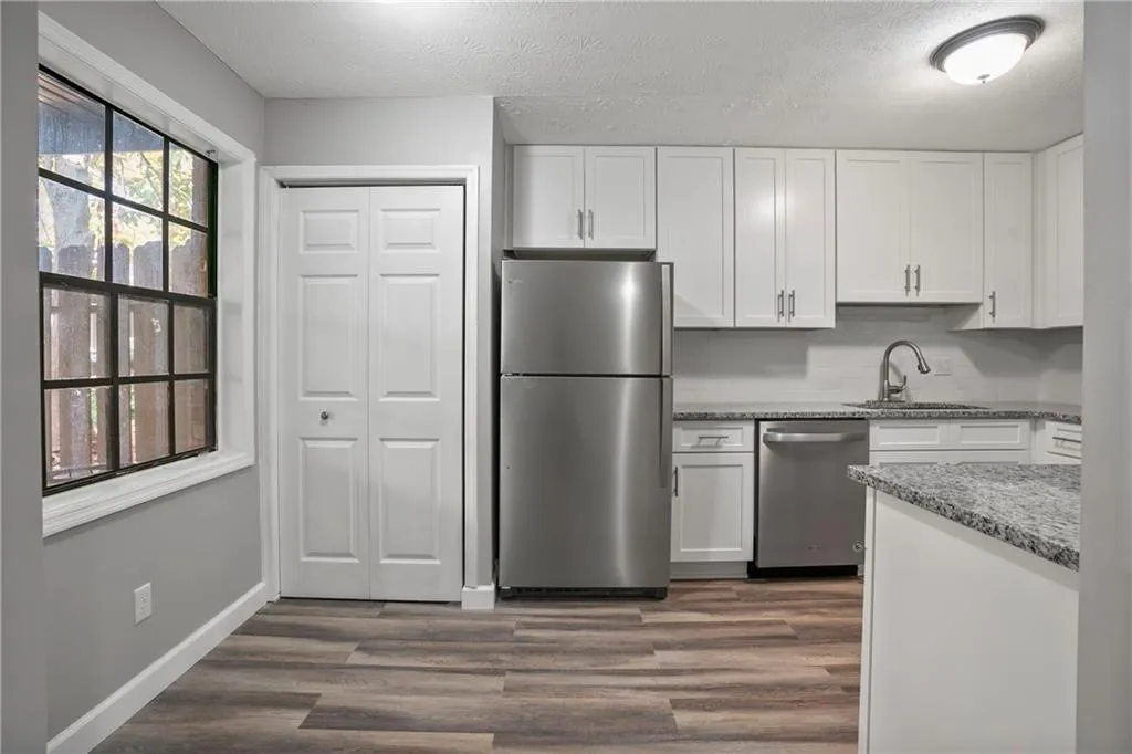 325 Winding River Drive Unit F, Sandy Springs, Georgia 30350, 2 Bedrooms Bedrooms, ,2 BathroomsBathrooms,Residential,Sold,325 Winding River Drive Unit F,6969721